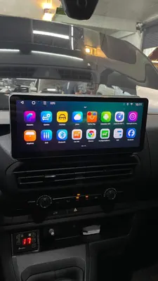 Visão frontal da Central Multimídia Octacore PRO Luxury para Peugeot Expert mostrando funcionalidades do produto